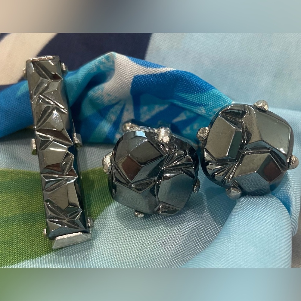 Sarah Coventry mens Hematite cufflinks and tie clip. Gray/ smoke colored stones